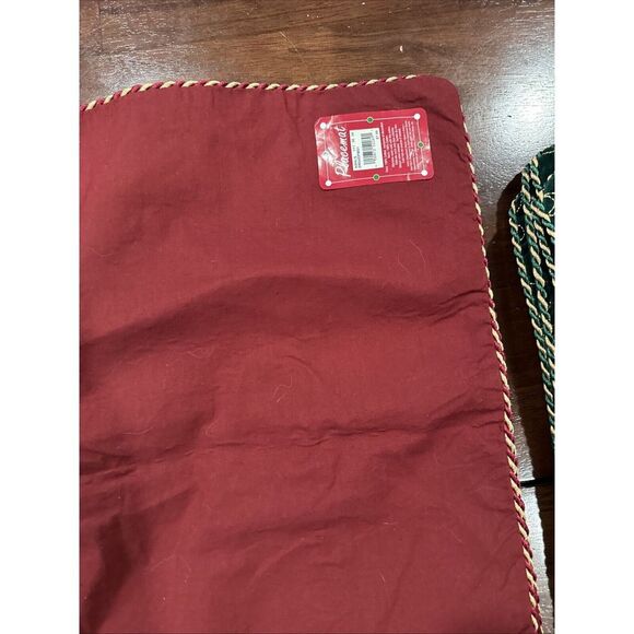 St Nicholas Square Christmas Holiday Red Gold Table Runners, Placemats Green - Picture 6 of 7